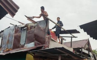 10 Rumah Warga Rusak Disapu Angin Puting Beliung - JPNN.com