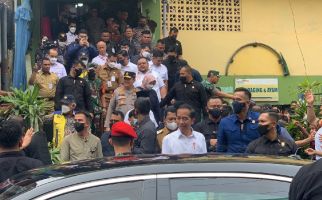 Teriakan di Pasar Bawah Pekanbaru: Pak Jokowi, Lihat ke Sini - JPNN.com