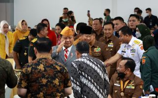 Menhan Prabowo Subianto Dianugerahi Bintang Legiun Veteran RI - JPNN.com