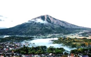 Gunung Marapi Masih Erupsi, Para Pendaki Bersegeralah Turun - JPNN.com