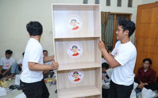 Pemuda dan Mahasiswa Pendukung Ganjar Serahkan Bantuan Untuk Ormada Bandung - JPNN.com