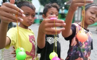 Siswa Sekolah di Palembang Dilarang Bawa Lato-Lato ke Sekolah - JPNN.com