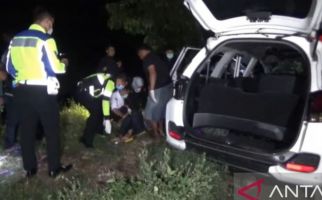 Korban Tewas dalam Kecelakaan Maut Mobil vs Truk di Ngawi Jadi Enam Orang - JPNN.com