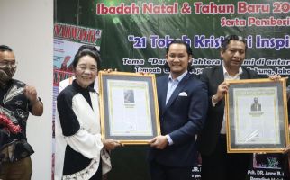 Finsensius Mendrofa Dapat Award Tokoh Kristiani Inspiratif versi Majalah NARWASTU - JPNN.com