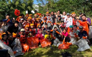 World Clean-up Day Indonesia bersama Konten Kreator Bersihkan Sampah di Sungai Ciliwung - JPNN.com