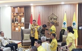 Ridwan Kamil Sampaikan Sikapnya soal Airlangga Capres Golkar - JPNN.com