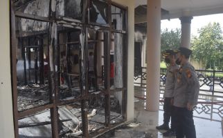 Gedung DPRD Inhu Terbakar, Polda Riau Turunkan Tim Labor - JPNN.com