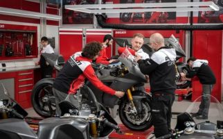 Geser Energica, Ducati Mulai Produksi Superbike Listrik V21L - JPNN.com