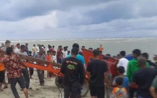 Perahu Motor Tenggelam Dihempas Ombak di Selat Malaka, Nelayan Aceh Timur Hilang - JPNN.com
