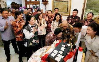 Suasana Perayaan Ultah ke-76 Megawati, Ada Kue Dihiasi Patung Anime Diapit Dwiwarna - JPNN.com