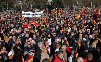 Klaim Demokrasi Terancam, Puluhan Ribu Warga Spanyol Berdemonstrasi di Akhir Pekan - JPNN.com