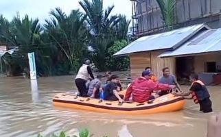 Banjir Mulai Surut, Ribuan Warga Pidie Pilih Bertahan di Pengungsian - JPNN.com