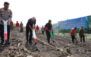 Perkuat Ketahanan Pangan di Jateng, Ganjar Optimalkan Lahan Tidur Jadi Lebih Produktif - JPNN.com