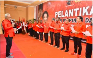 Pesan Bung Komar Saat Melantik DPD PDIP Papua Selatan: Jangan Korupsi - JPNN.com