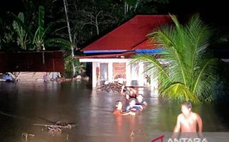 Curah Hujan Tinggi, 17 Rumah Terendam Banjir di Agam, 1 KK Dievakuasi - JPNN.com