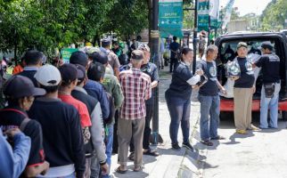 Kowarteg Indonesia Dukung Ganjar Bagikan Nasi Boks untuk Warga di Kabupaten Bandung - JPNN.com