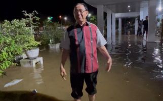 Banjir Rob Terparah Melanda Inhil, Rumah Bupati pun Terendam, Lihat - JPNN.com