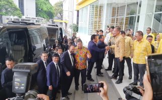 Surya Paloh Datangi Golkar, Lihat Ada Menteri Jokowi yang Dibawa, Siapa? - JPNN.com