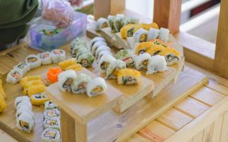 The Hungry Sushi Hadirkan Cita Rasa Lokal dan Halal - JPNN.com