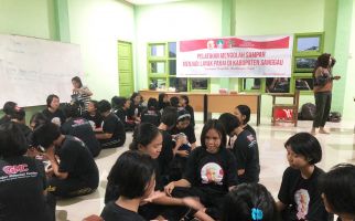 Ganjar Milenial Center Kalbar Latih Anak Muda Untuk Mengolah Sampah - JPNN.com