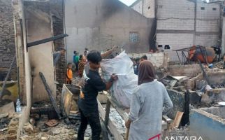 Kebakaran Melanda 25 Rumah di Bandung, 102 Warga Mengungsi - JPNN.com