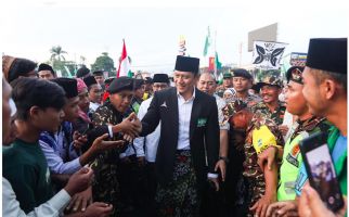 AHY Hadiri Peringatan Satu Abad NU Pakai Sarung dan Peci, Pengamat Merespons - JPNN.com