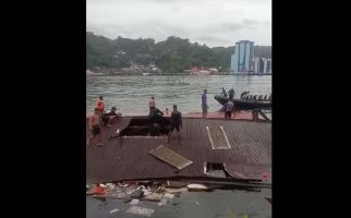Detik-Detik Kafetaria Ambruk ke Laut saat Gempa Mengguncang Kota Jayapura - JPNN.com