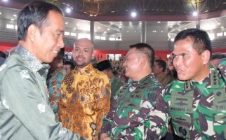 Hadiri Peringatan HPN 2023, KSAL Bersalaman dengan Presiden Jokowi, Lihat - JPNN.com