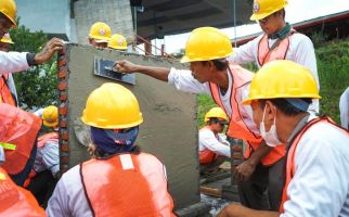 SIG Bantu Upgrade Keterampilan Tukang Bangunan Agar Jadi Ahli Konstruksi - JPNN.com