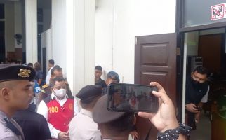 Sidang Vonis Kuat Ma'ruf, Pemakai Rompi Merah 100 Disambut Suara Bergemuruh - JPNN.com