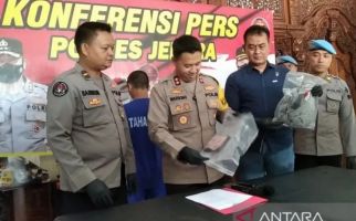 Penjambret Bikin Resah Kaum Perempuan Diringkus, Lihat Tuh Barang Buktinya - JPNN.com