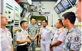 KSAL Kunjungi Sejumlah Fasilitas Angkatan Laut Singapura - JPNN.com