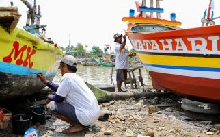 Komunitas Nelayan Pesisir Dukung Ganjar Renovasi Perahu Pelaut di Cirebon - JPNN.com