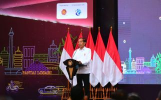 Indonesia Berpeluang jadi Industri Kendaraan Listrik Terbesar, Jokowi: Semua Ada - JPNN.com