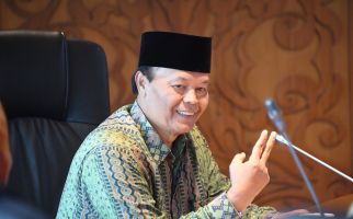 Dialog dengan Ustazah, HNW Beber Kiprah Parlemen Perjuangkan Kemaslahatan Umat - JPNN.com