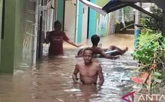 Banjir di Kebon Pala Makin Parah, Ketinggian Air Mencapai 1,75 Meter - JPNN.com