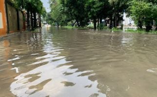 Kota Bekasi Terselimuti Banjir, 9 Kecamatan Terendam - JPNN.com