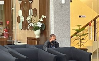 Pejabat Pajak Rafael Trisambodo Tiba di KPK, Lihat Wajahnya - JPNN.com