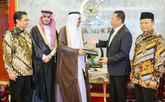 Ingin Masa Tunggu Haji di Bawah 10 Tahun, Bamsoet Usulkan Ini Saat Bertemu Dubes Saudi - JPNN.com