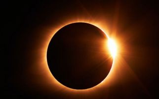 Mau Lihat Gerhana Matahari Hibrid Langsung? Gunakan Alat Khusus Ini - JPNN.com