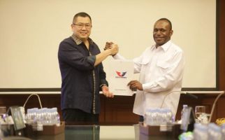 HT Lantik Otopianus P Tebai Sebagai Ketua DPW Perindo Papua Tengah - JPNN.com
