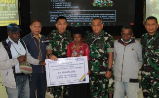 ASABRI Menyerahkan Santunan kepada Prajurit TNI yang Gugur di Yahukimo Papua - JPNN.com
