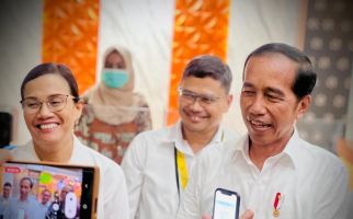 Saat Jokowi Kunjungi Kantor Pajak di Solo, Senyum Sri Mulyani Merekah, Lihat - JPNN.com