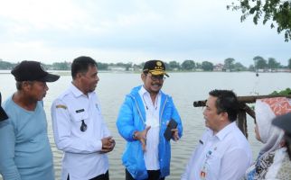 Tinjau Sawah Banjir di Kabupaten Bekasi, Mentan SYL Sampaikan Arahan Ini - JPNN.com