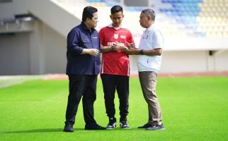 Gibran bin Jokowi Tertunduk Diapit 2 Orang Penting, Serius - JPNN.com