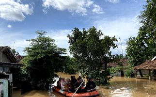 Srikandi Ganjar Bantu Korban Banjir di Lampung Utara - JPNN.com