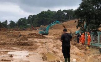 8 Korban Bencana Longsor di Natuna Belum Ditemukan, Pencarian Diperpanjang 3 Hari - JPNN.com