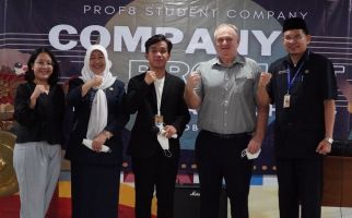 Siswa SMAN 8 Jakarta Dirikan Prof 8 dan Raih Best Student Company - JPNN.com