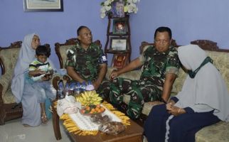 Kunjungi Kediaman Prajurit Korban KKB Papua, Pangdam Brawijaya Janjikan Ini - JPNN.com