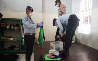 Cegah Peredaran Narkoba, Petugas Rutan Wates Geledah Ruang Napi - JPNN.com